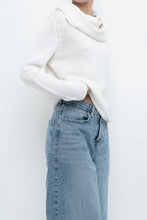 Load image into Gallery viewer, Vintage x Made in Hong Kong x Cotton White Mockneck Knit Sweater (S-L)