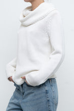 Load image into Gallery viewer, Vintage x Made in Hong Kong x Cotton White Mockneck Knit Sweater (S-L)