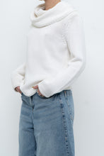 Load image into Gallery viewer, Vintage x Made in Hong Kong x Cotton White Mockneck Knit Sweater (S-L)