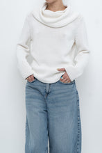 Load image into Gallery viewer, Vintage x Made in Hong Kong x Cotton White Mockneck Knit Sweater (S-L)