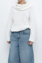 Load image into Gallery viewer, Vintage x Made in Hong Kong x Cotton White Mockneck Knit Sweater (S-L)