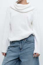 Load image into Gallery viewer, Vintage x Made in Hong Kong x Cotton White Mockneck Knit Sweater (S-L)