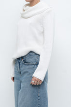 Load image into Gallery viewer, Vintage x Made in Hong Kong x Cotton White Mockneck Knit Sweater (S-L)