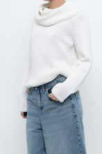 Load image into Gallery viewer, Vintage x Made in Hong Kong x Cotton White Mockneck Knit Sweater (S-L)