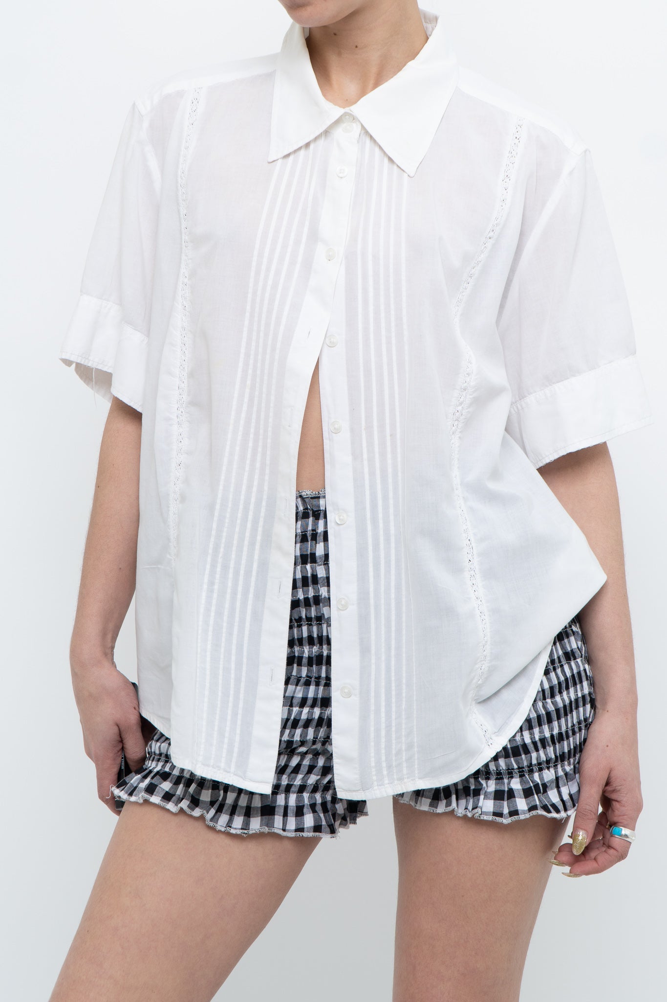 Vintage x Made in India x Cream Embroidered Short Sleeve Buttonup (S-XL)