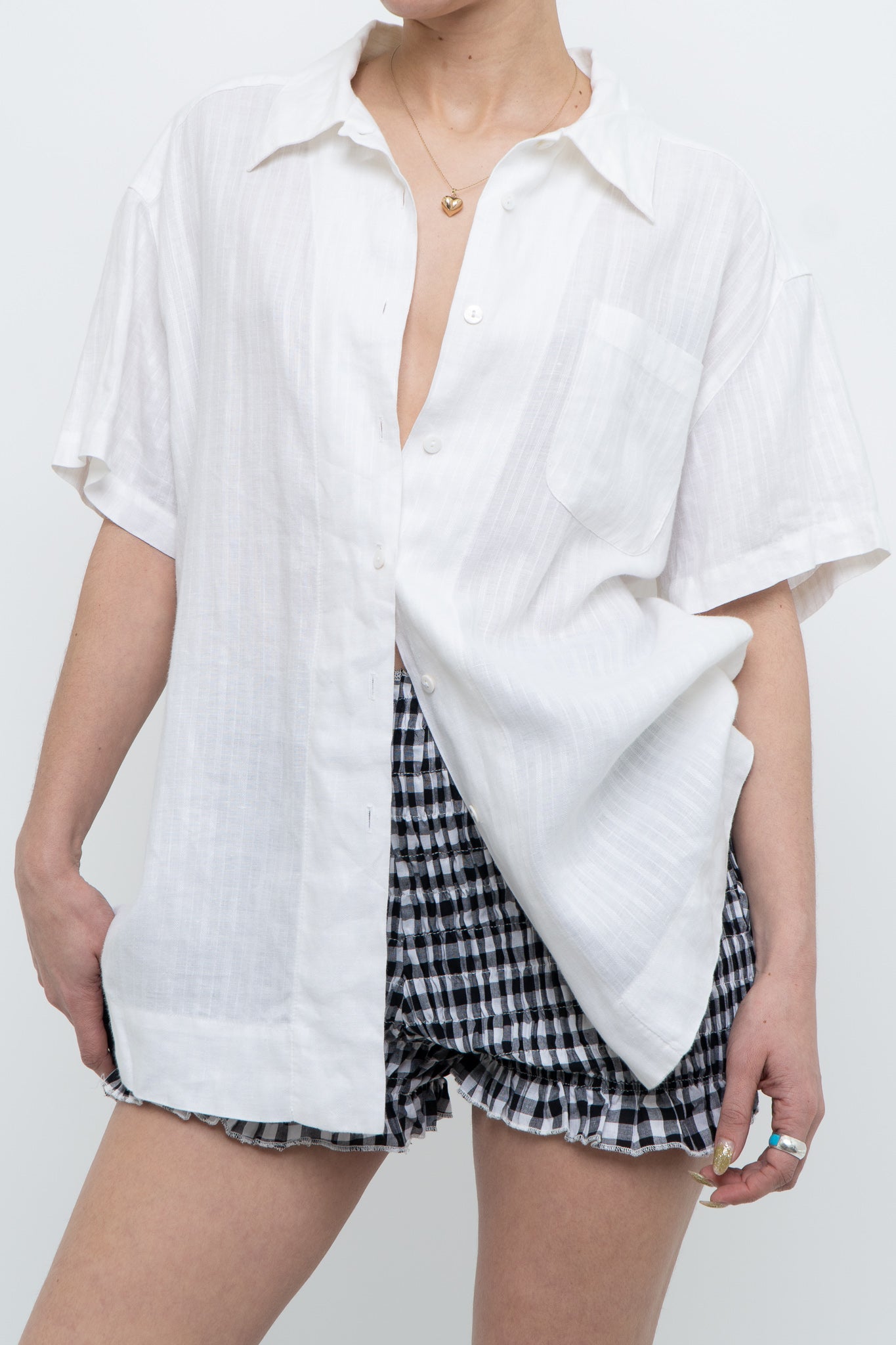 Vintage x Made in Australia x White Textured Short Sleeve Buttonup (XS-L)
