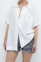 Load image into Gallery viewer, Vintage x Made in Australia x White Textured Short Sleeve Buttonup (XS-L)