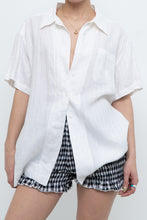 Load image into Gallery viewer, Vintage x Made in Australia x White Textured Short Sleeve Buttonup (XS-L)