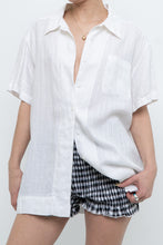 Load image into Gallery viewer, Vintage x Made in Australia x White Textured Short Sleeve Buttonup (XS-L)