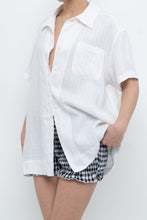 Load image into Gallery viewer, Vintage x Made in Australia x White Textured Short Sleeve Buttonup (XS-L)