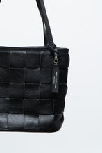 Load image into Gallery viewer, Vintage x Made in Italy x VIOLA CASTELLANI Woven Black Pebble Leather Purse