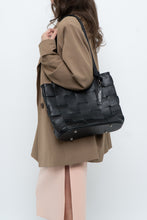 Load image into Gallery viewer, Vintage x Made in Italy x VIOLA CASTELLANI Woven Black Pebble Leather Purse