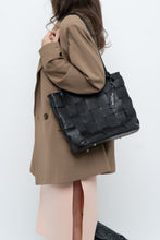 Load image into Gallery viewer, Vintage x Made in Italy x VIOLA CASTELLANI Woven Black Pebble Leather Purse