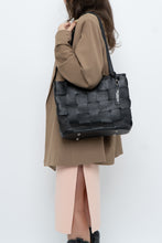 Load image into Gallery viewer, Vintage x Made in Italy x VIOLA CASTELLANI Woven Black Pebble Leather Purse