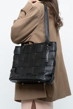 Load image into Gallery viewer, Vintage x Made in Italy x VIOLA CASTELLANI Woven Black Pebble Leather Purse