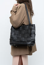 Load image into Gallery viewer, Vintage x Made in Italy x VIOLA CASTELLANI Woven Black Pebble Leather Purse