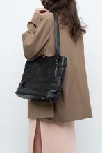 Load image into Gallery viewer, Vintage x Made in Italy x VIOLA CASTELLANI Woven Black Pebble Leather Purse