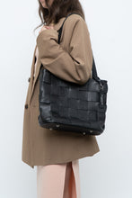 Load image into Gallery viewer, Vintage x Made in Italy x VIOLA CASTELLANI Woven Black Pebble Leather Purse