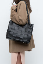 Load image into Gallery viewer, Vintage x Made in Italy x VIOLA CASTELLANI Woven Black Pebble Leather Purse