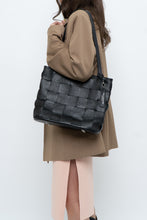 Load image into Gallery viewer, Vintage x Made in Italy x VIOLA CASTELLANI Woven Black Pebble Leather Purse