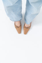 Load image into Gallery viewer, Vintage x FRANCO SARTO Tan Leather Kitten Heels (8)