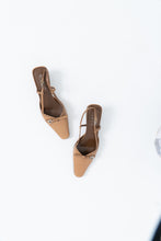 Load image into Gallery viewer, Vintage x FRANCO SARTO Tan Leather Kitten Heels (8)