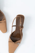 Load image into Gallery viewer, Vintage x FRANCO SARTO Tan Leather Kitten Heels (8)