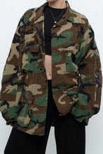 Load image into Gallery viewer, Vintage x Genuine Forest Green Camo Jacket (S-L)