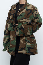 Load image into Gallery viewer, Vintage x Genuine Forest Green Camo Jacket (S-L)