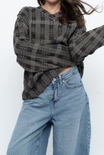 Load image into Gallery viewer, Vintage x Made in Hong Kong x Black Checkered Japanese Fabric Knit Sweater (S-L)