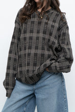 Load image into Gallery viewer, Vintage x Made in Hong Kong x Black Checkered Japanese Fabric Knit Sweater (S-L)