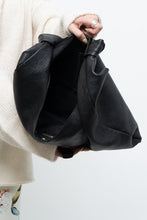 Load image into Gallery viewer, Vintage x Made in Italy x Black Pebble Leather Knotted Slouch Purse