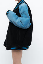 Load image into Gallery viewer, Vintage x CAROLINA PANTHERS Suede Bomber (S-L)