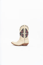 Load image into Gallery viewer, Vintage x REED’S SHOES Butterfly Embroidered Cream Leather Cowboy Boot (8.5, 9W)