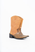 Load image into Gallery viewer, Vintage x Tan, Green Leather Cowboy Boot (5, 5.5W)