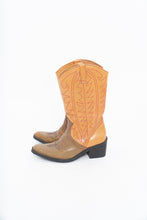 Load image into Gallery viewer, Vintage x Tan, Green Leather Cowboy Boot (5, 5.5W)