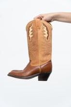 Load image into Gallery viewer, Vintage x Tan, Brown Leather Cowboy Boots (7-8W)