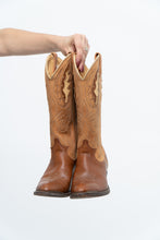 Load image into Gallery viewer, Vintage x Tan, Brown Leather Cowboy Boots (7-8W)