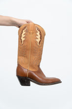 Load image into Gallery viewer, Vintage x Tan, Brown Leather Cowboy Boots (7-8W)