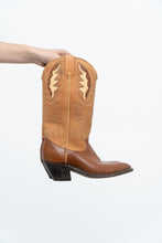 Load image into Gallery viewer, Vintage x Tan, Brown Leather Cowboy Boots (7-8W)