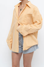 Load image into Gallery viewer, Vintage x Made in Hong Kong x CLUB MONACO Peach Striped Cotton Buttonup (XS-L)