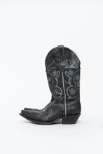 Load image into Gallery viewer, Vintage x ROPER Black Floral, Skull Embroidered Leather Cowboy Boots (6-7)