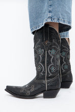 Load image into Gallery viewer, Vintage x ROPER Black Floral, Skull Embroidered Leather Cowboy Boots (6-7)