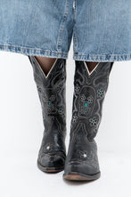 Load image into Gallery viewer, Vintage x ROPER Black Floral, Skull Embroidered Leather Cowboy Boots (6-7)