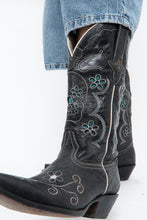 Load image into Gallery viewer, Vintage x ROPER Black Floral, Skull Embroidered Leather Cowboy Boots (6-7)