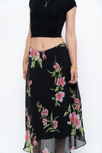 Load image into Gallery viewer, Vintage x Black, Pink Floral Flowy Midi Skirt (XS-M)