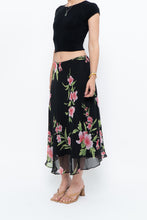 Load image into Gallery viewer, Vintage x Black, Pink Floral Flowy Midi Skirt (XS-M)