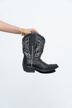 Load image into Gallery viewer, Vintage x Made in Mexico x STERLING RIVER Black Leather Butterfly Cowboy Boots (7W)