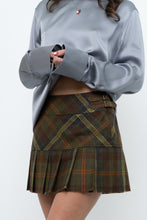 Load image into Gallery viewer, Vintage x Made in Canada x Green Plaid Wool Pleated Mini Skirt (M)