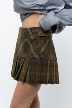 Load image into Gallery viewer, Vintage x Made in Canada x Green Plaid Wool Pleated Mini Skirt (M)